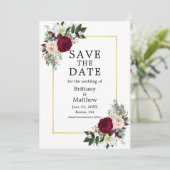 Elegante waterverf bordeauxroze witte bloemen goud save the date (Staand voorkant)