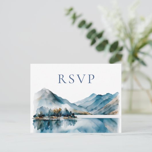 Elegante Waterverf Bosbergen Bruiloft RSVP Briefkaart (Staand voorkant)