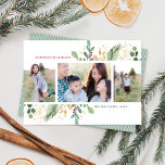 Elegante Waterverf Botanische 3 foto Kerstmis Feestdagenkaart<br><div class="desc">Deze elegante vakantiefotokaart is voorzien van een prachtig lijst van waterverf botanicals met faux gouden accenten en de bewerkbare groet "Happiest Feestdagen". Het ontwerp is eenvoudig maar elegant. Op de voorkant van de kaart is ruimte voor drie foto’s (twee verticaal en één horizontaal). Op de achterkant vindt u een coördinerend...</div>