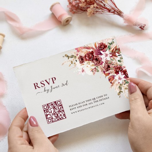 Elegante Waterverf Burgundy QR Code Huwelijksreact RSVP Kaartje