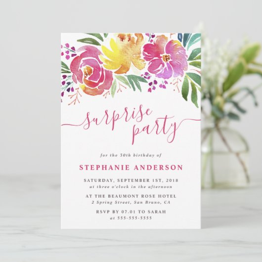 Elegante Waterverf Floral Surprise Party Uitnodigt Kaart (Staand voorkant)