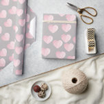 elegante waterverf liefde hart cadeaupapier<br><div class="desc">Minimalistisch,  modern en stijlvol design dat de roze harten van de waterverf op een trendy warme grijze achtergrond weergeeft. Deze mooie en vrouwelijke tekst,  met zijn eenvoudige maar verbluffende effect,  is perfect voor de hedendaagse jonge vrouwen. Druk op met een unieke en elegante gave of behandel jezelf.</div>