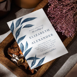 Elegante waterverf marineblauwe bloembladeren brui kaart