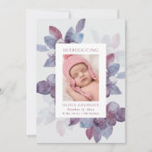 Elegante waterverf paarse bloemblaadjes geboorte aankondiging (Voorkant)