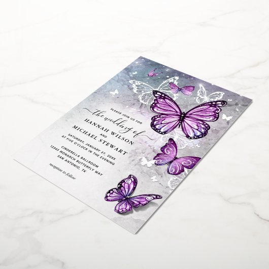 Elegante Waterverf Paarse vlinder bruiloft Real Folie Uitnodiging (Gedraaid)