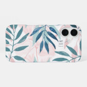 Elegante waterverf pastelbladeren monogram iPhone 16 hoesje (Achterkant horizontaal)