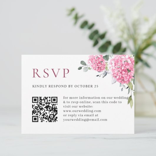 Elegante Waterverf Roze Hydrangea QR code Bruiloft RSVP Kaartje (Staand voorkant)