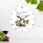 Elegante Waterverf Wijn Passen getrouwd namen Grote Klok<br><div class="desc">Deze elegante Waterverf Wine Passen getrouwd Names Large Clock heeft een prachtig gemaakt waterverf ontwerp van een wijnglas en wijnfles, waardoor het een ideaal geschenk is voor elk vrijgezellenfeest, jubileum of bruiloft. Deze prachtige klok voegt een vleugje verfijning toe aan elke ruimte en dient als een gekoesterde aandenken voor het...</div>