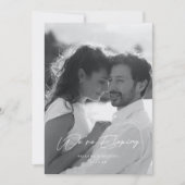 Elegante We Gaan Eloperen Zwart Wit Script Ontvang Kaart (Voorkant)