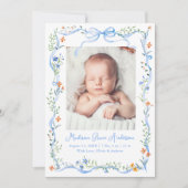 Elegante weide Bloemen Blauwe strik Foto Geboorte Aankondiging (Voorkant)