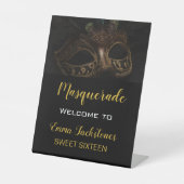 Elegante Welkom Goud Zwart Masquerade Verjaardag Reclamebord Met Voetstuk (Voorkant)