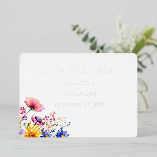 Elegante Wildbloemen en zilveren belettering Opsla Folie Uitnodiging (Staand Voorkant)