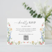 Elegante Wilde Bloem Bruiloft QR Code RSVP Kaart (Staand voorkant)