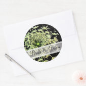 Elegante wilde bloem met wervelingen bruiloft stic ronde sticker (Envelop)