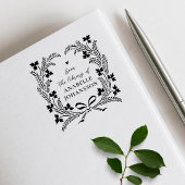 Elegante wilde bloemen bloeien uit het bibliotheek rubberstempel