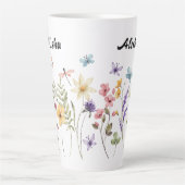 Elegante wilde bloemen vlinders latte mok (Voorkant)