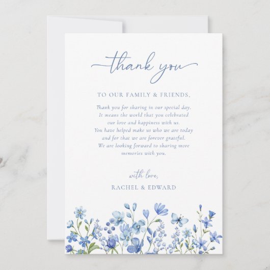 Elegante Wildflower Stoffige Blauwe Bruiloft Bedankkaart (Voorkant)