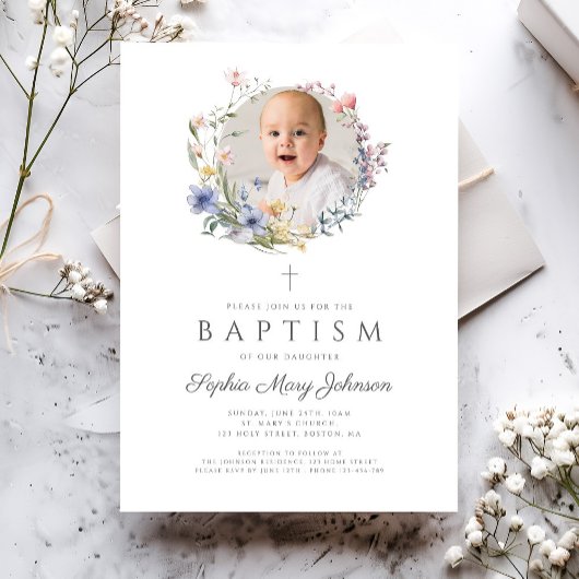 Elegante Wildflowers Krans Foto Doop Kaart