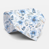 Elegante Winterbloemen in Blauwe Stropdas (Opgerold)