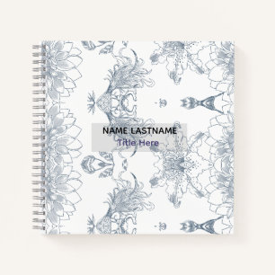 Elegante witte achtergrond en blauwe bloem op maat notitieboek