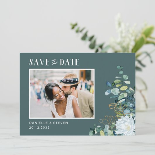 Elegante witte bloem eucalyptus foto bruiloft save the date (Staand voorkant)