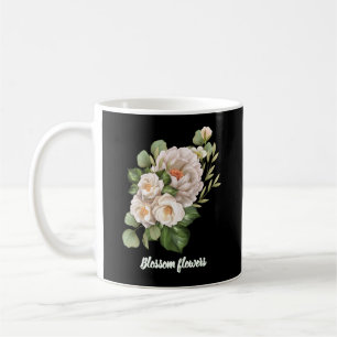 Elegante witte bloemboeket met groene bladeren koffiemok