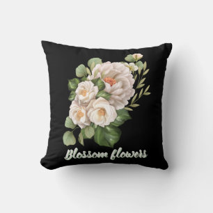 Elegante witte bloemboeket met groene bladeren kussen