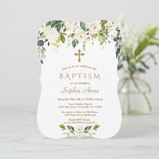 Elegante Witte Bloemen Gouden Kruis Doop Kaart (Staand voorkant)