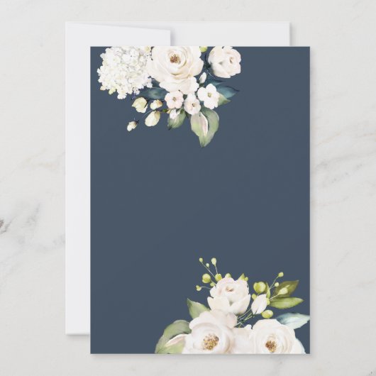 Elegante witte bloemen op marineblauwe bruiloft kaart (Achterkant)