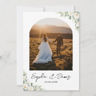 Elegante witte bloemenboog trouwuitnodiging met kaart