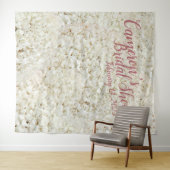 Elegante witte bloemenscript bruiloftsshower achte wandkleed (In Situ (horizontaal))