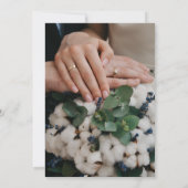 Elegante witte bloemrijke boho-huwelijksuitnodigin kaart (Achterkant)