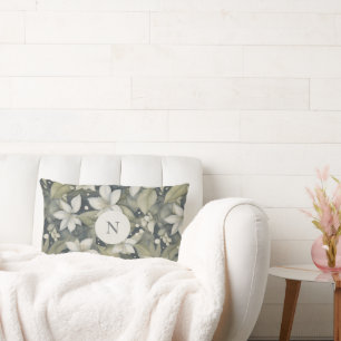 Elegante witte bloesems w salie bladeren op grijs kussen