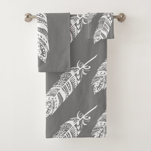 Elegante witte Boheemse Tribal Feathers & Grey Bad Handdoek (Insitu)