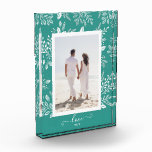 Elegante Witte Botanicals Fotoblokken<br><div class="desc">Dit charmante fotoblok bevat jouw favoriete foto omringd door een prachtige rand van witte bladeren, stippen en bessen op een turquoise achtergrond. VERANDER de achtergrondkleur zodat deze MATCHT met jouw foto. VERANDER de LOVE tekst in alles wat je maar wilt - TIP: plaats je tekst tussen de twee vierkanten om...</div>