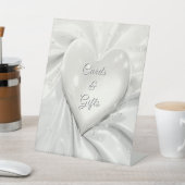 Elegante witte crème hart tafelblad tekenen reclamebord met voetstuk (Insitu)