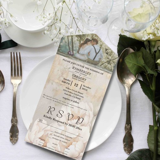 Elegante witte crème pioen bloemige textuur één fo all in one uitnodiging