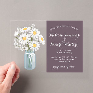 Elegante Witte Daisies Mason Jar Wedding Paarse Acryl Uitnodigingen