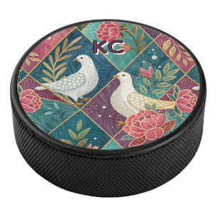 Elegante Witte Duiven Roze Bloemen & Goud Geometri Hockey Puck