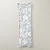 Elegante witte en grijze bloemdamast lichaamskussen (Achterkant (Verticaal))