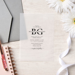Elegante witte en zwarte monogram Initialen bruilo Vellum Uitnodigingen