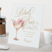 Elegante witte faux gouden roze bloemblaadjes bar reclamebord met voetstuk (Insitu)