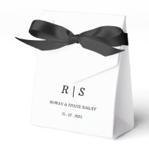 Elegante witte favorbox met zwarte monogram