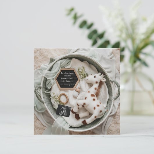 Elegante witte giraffe zwangerschapsaankondiging feestdagenkaart (Staand voorkant)