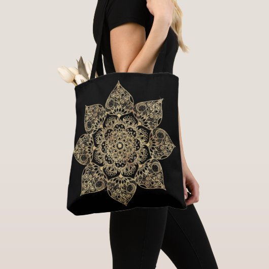 Elegante Witte Gouden Mandala Bloemstuk Tote Bag (Dichtbij)