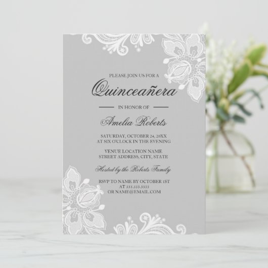Elegante witte grijze kant quinceanera uitnodiging (Staand voorkant)