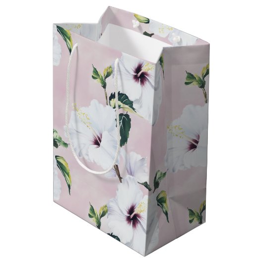 Elegante witte hibiscus op zachte roze achtergrond medium cadeauzakje (Achterkant Gekanteld)