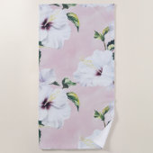 Elegante witte hibiscus op zachte roze achtergrond strandlaken (Voorkant)