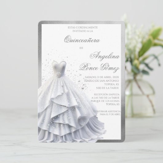 Elegante Witte jurk quinceañera uitnodiging (Staand voorkant)