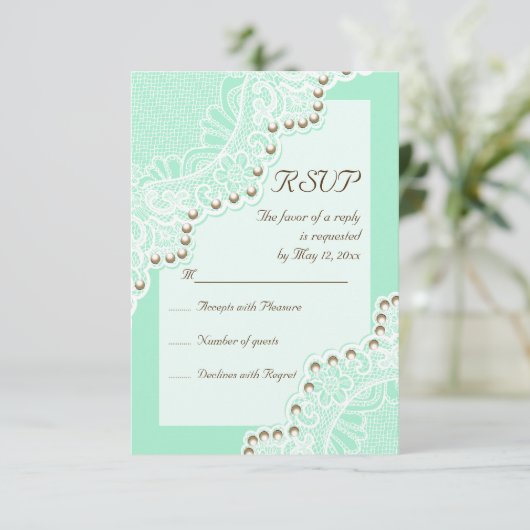 Elegante witte kant met parels mint bruiloft RSVP (Staand voorkant)